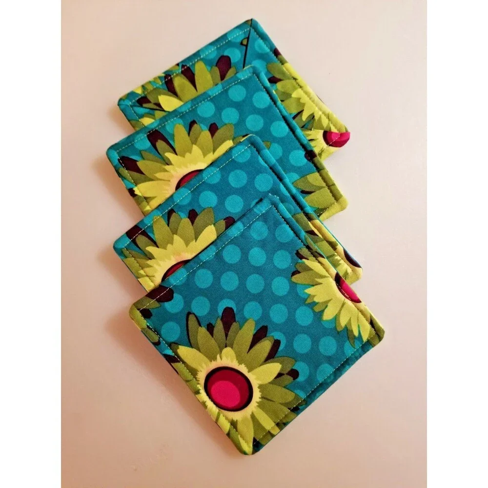 Floral Placemats & Coaster Set of 4 Whimsical Design Scalloped Edges Vibrant